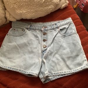 Vintage Light wash levi shorts